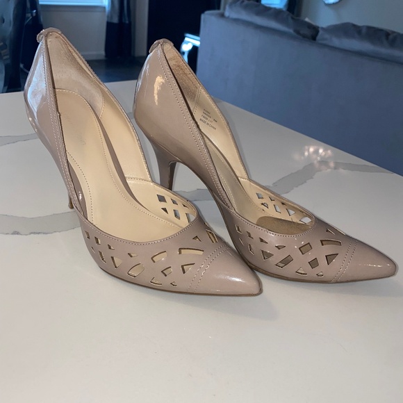 Calvin Klein Naveen Two Tone Patent Pump Light Taupe Size 8M - Picture 4 of 5